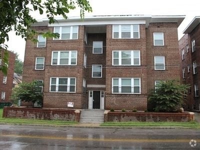 Building Photo - 912-914 E 39th St