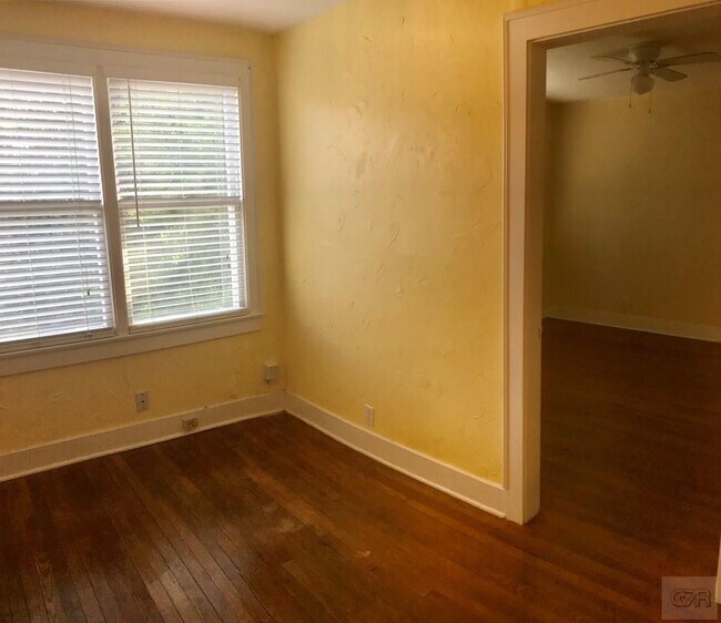 Building Photo - 1123 Sealy Ave