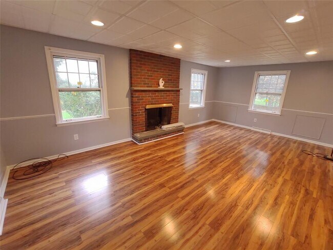 Building Photo - 213 Avondale Ct