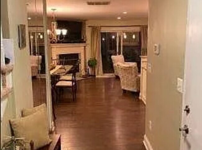 Foto del edificio - 64 Holly Dr