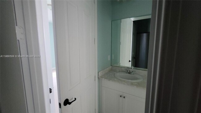 Foto del edificio - 5330 Chesterfield Dr