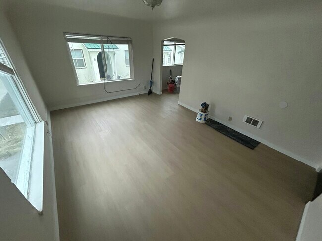 Foto del edificio - 400 W 13th St