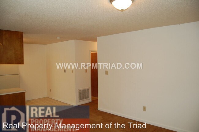 Building Photo - 1600 Oak Croft Ct