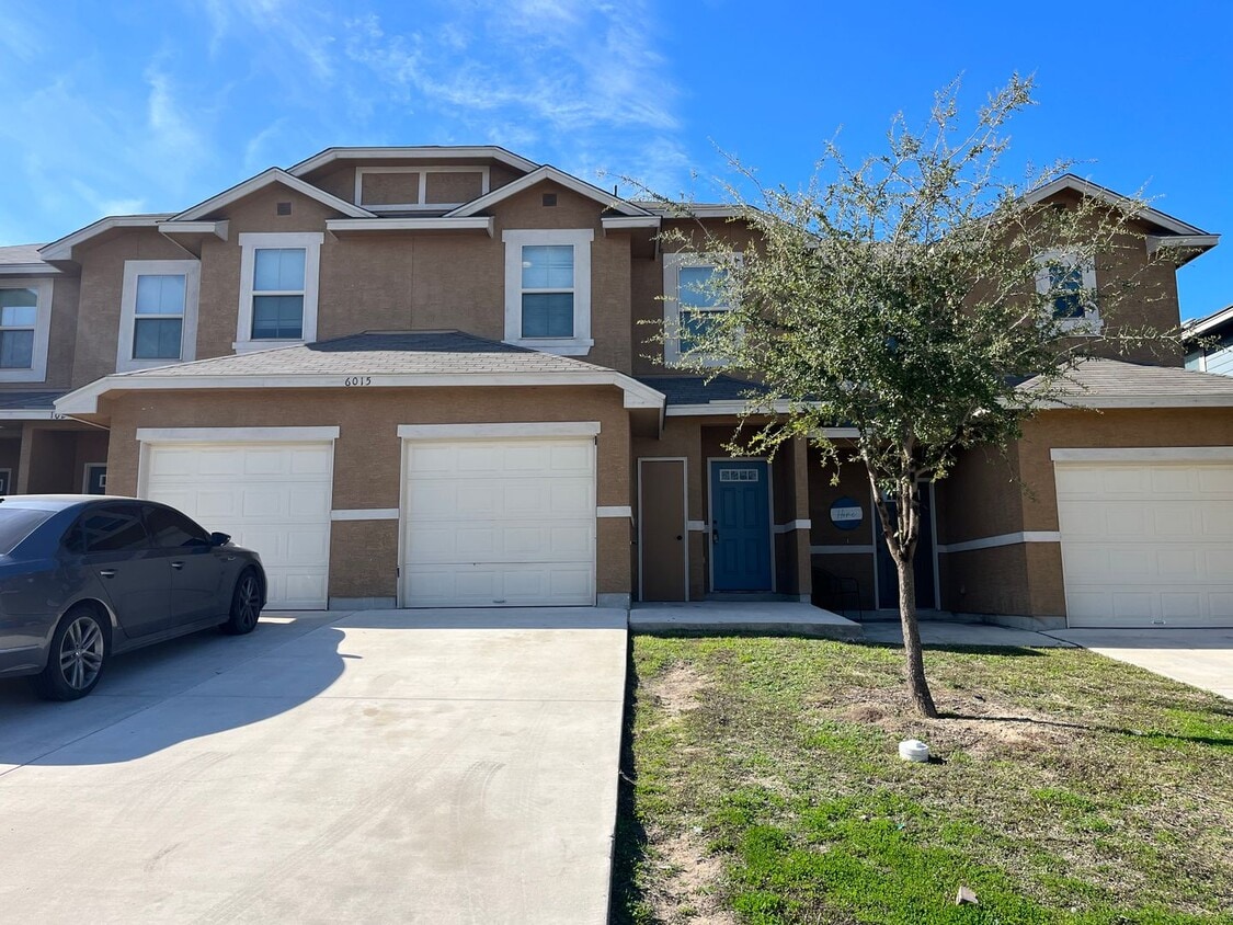 Foto principal - 6015 Karly Way #103, San Antonio, TX. 78244