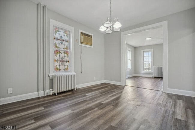 Foto del edificio - 102 N Jackson Ave