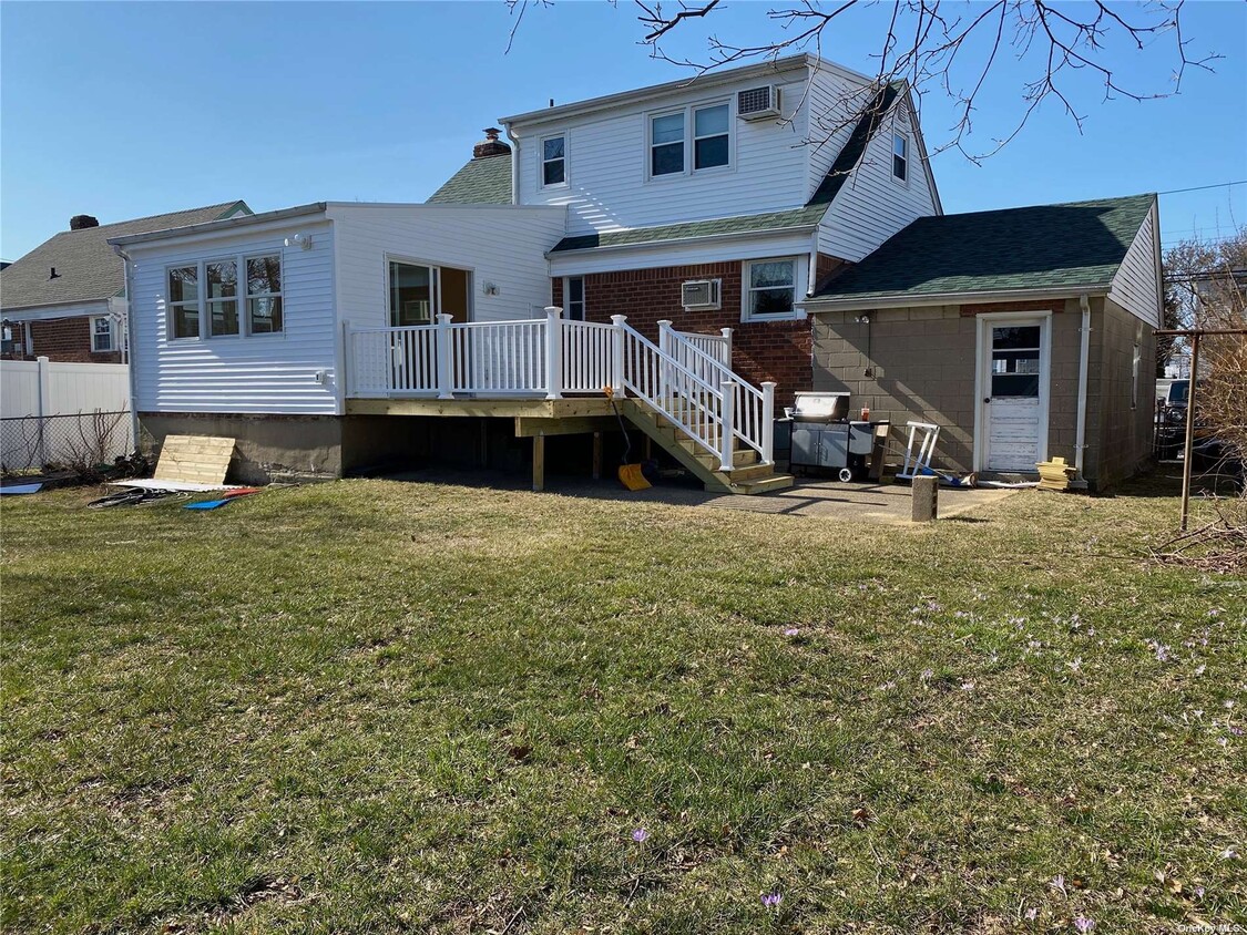 Building Photo - 103 Soifer Ave