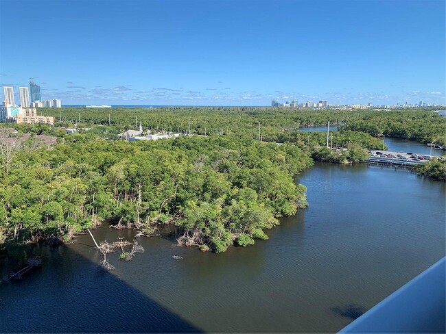 Foto del edificio - 16385 Biscayne Blvd