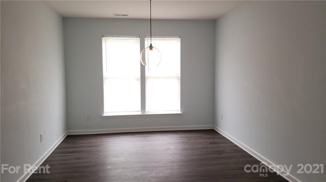 Foto del edificio - 11141 Carver Pond Rd