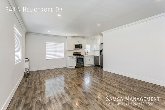 Foto del edificio - 343 Heliotrope Dr