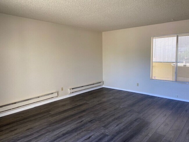 Building Photo - 3903 Clear Acre Lane Unit #14