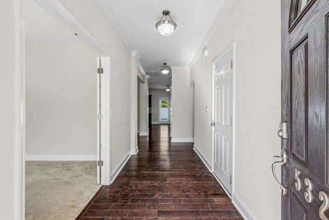 Foto del edificio - 5 Bedrooms in the heart of Summerfield!