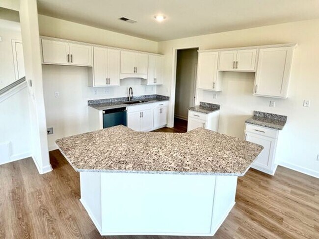 Foto del edificio - Open House! Now Available in Oakland! Brand New 4-bedroom 2.5 bath home.