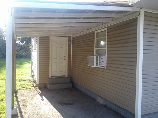 Building Photo - 1631 N Oak Grove Ave