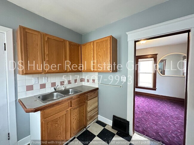 Foto del edificio - 1023 Persons Ct Lansing, MI 48906