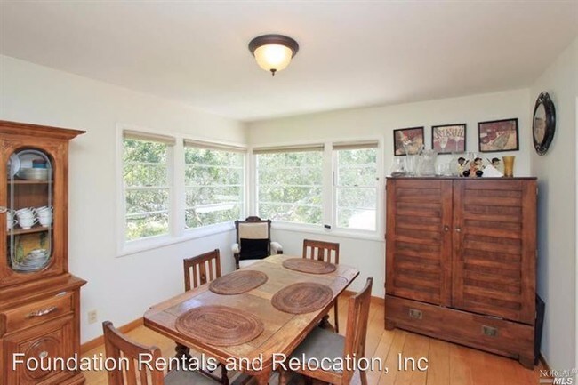 Building Photo - 420 Los Cerros Dr
