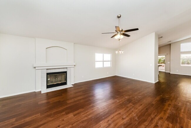 Building Photo - 1322 Fiesta Grande Ct