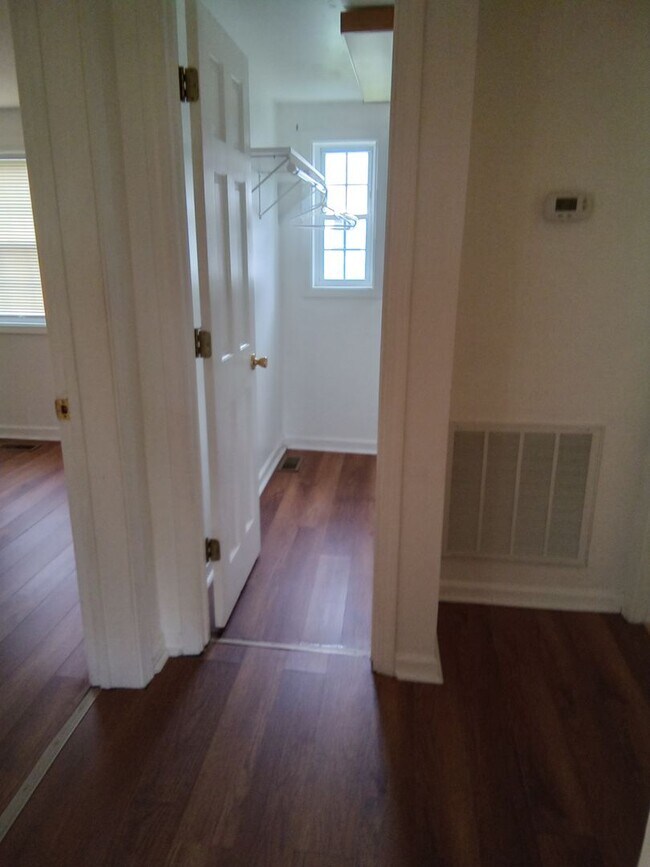 Foto del edificio - Maryville 37804 - 1 bedroom, bath in duplex, bottom unit - Contact Sharon Arnwine (865) 313-7215