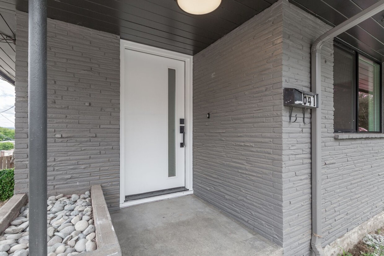 Foto principal - Crowne Pointe Apartment Homes