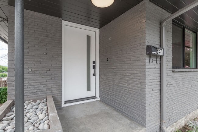 Crowne Pointe Apartment Homes - Crowne Pointe Apartment Homes