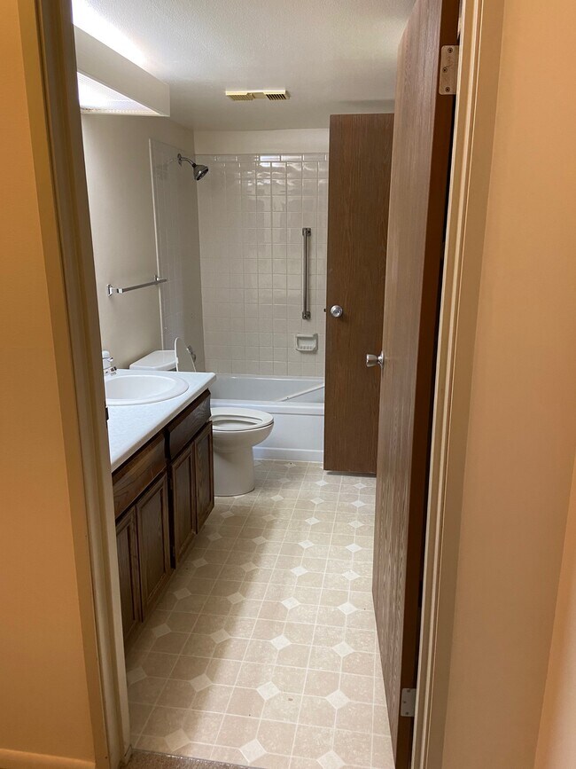 Foto del edificio - 14300 E Marina Dr