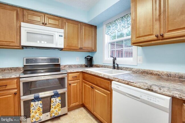 Building Photo - 3639 Buckeye Ct