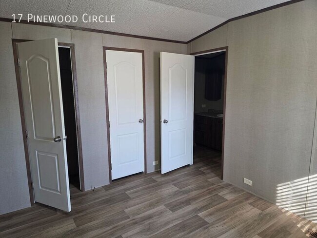 Foto del edificio - 17 Pinewood Cir