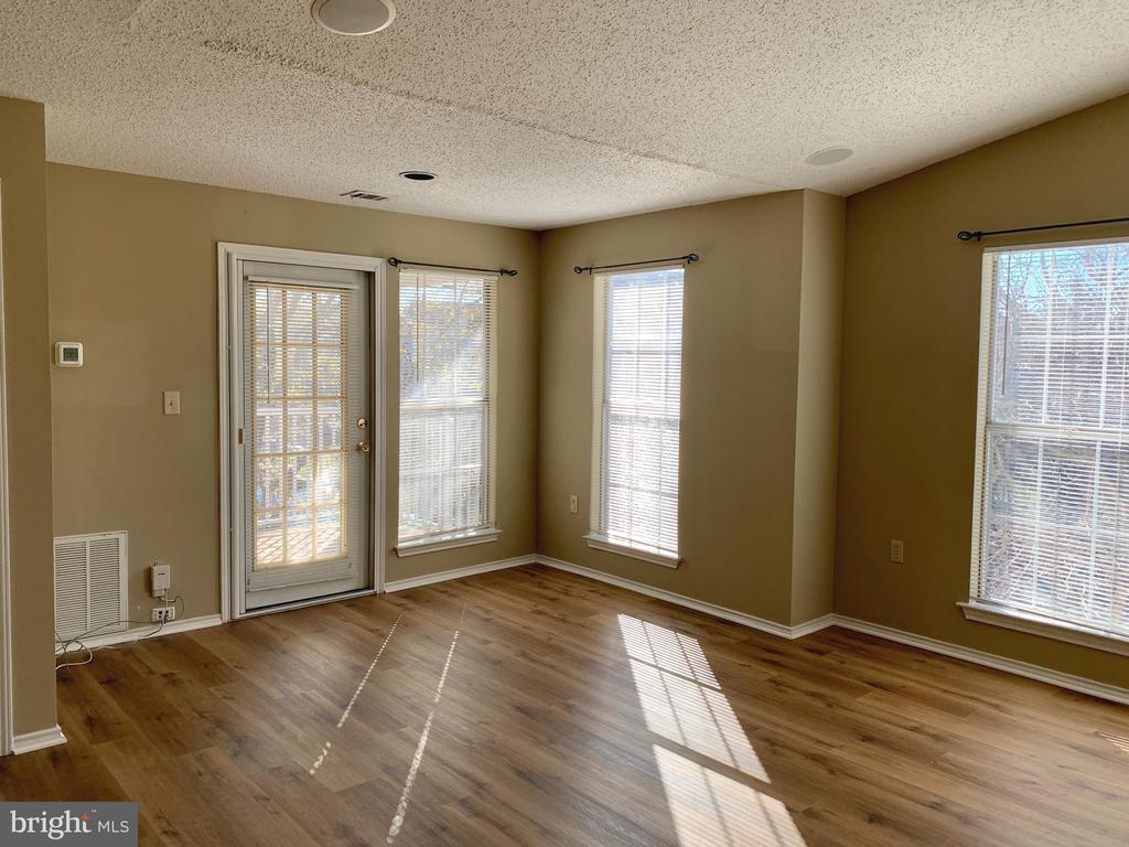 21033 Timber Ridge Terrace Unit 304, Ashburn, VA 20147 Room for Rent