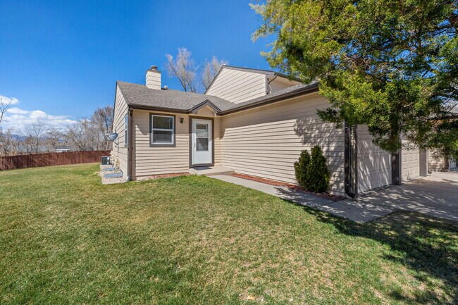 Building Photo - 2353 Lexington Village Ln