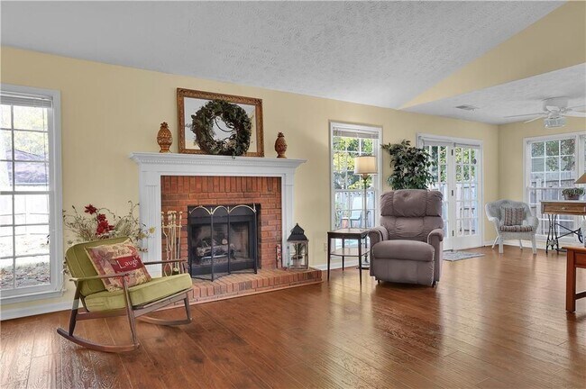 Building Photo - 4655 Hampton Square Dr