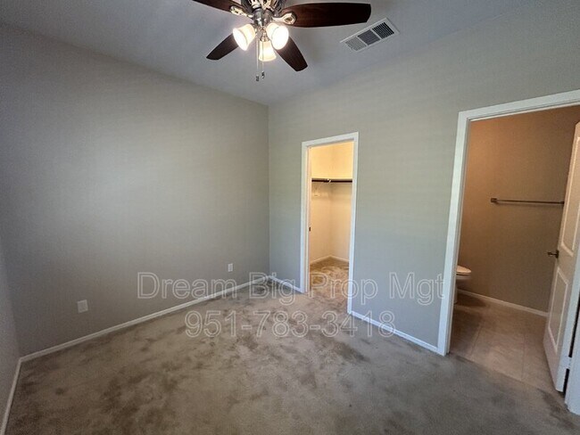 Building Photo - 609 Savi Dr