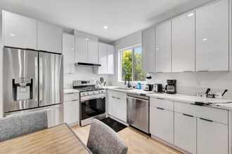 Building Photo - MH 1151 W 37th Dr