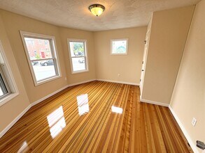 Building Photo - 1096 N Shore Rd