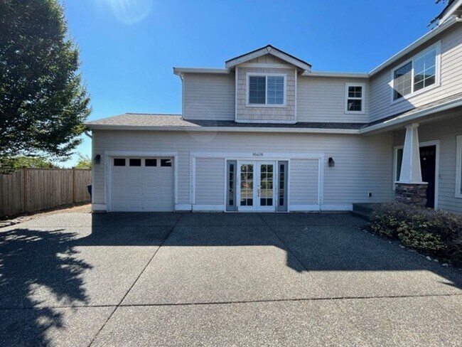 Photo - Extremely Spacious 5BD/3BTH Home For Lease...