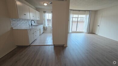 Building Photo - 526 S St Andrews Pl