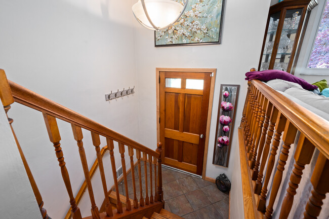 Entryway - 216 Hillendale Rd