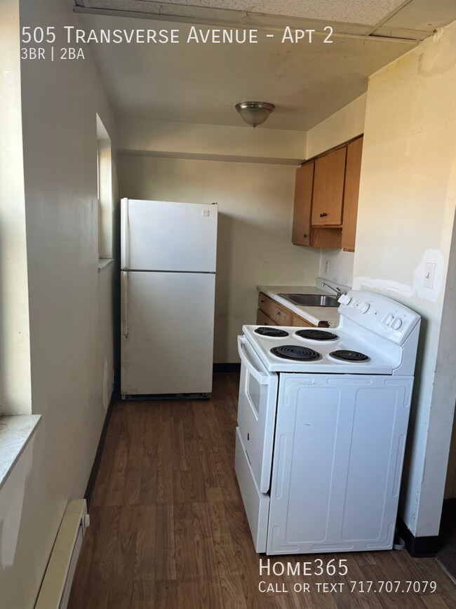 Building Photo - 3 Bedroom, 2 Bathroom Available Now