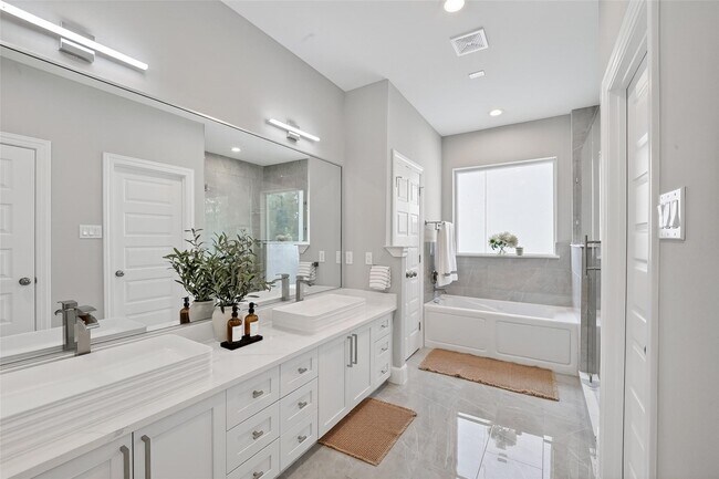 Foto del edificio - 1122 W 16th St