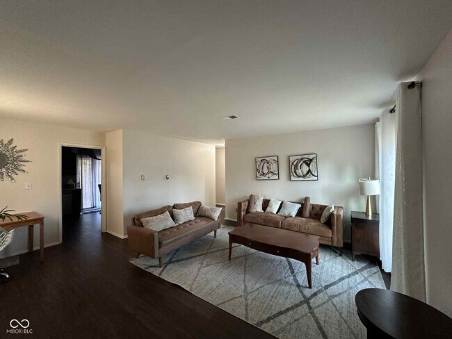 Foto del edificio - 702 E Thompson Rd