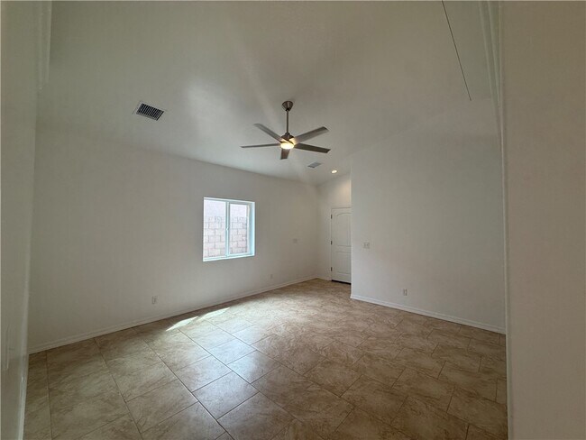 Building Photo - 2631 Harrod Ave