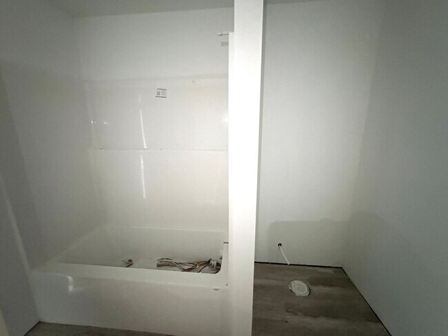 Foto del edificio - Newly Built 3 Bedroom Duplex in Irvine Acres!