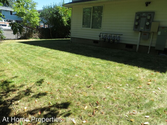Foto del edificio - 2911-2941 NW Tyler Ave