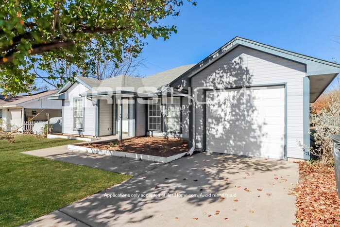 Primary Photo - 1014 Spell Avenue