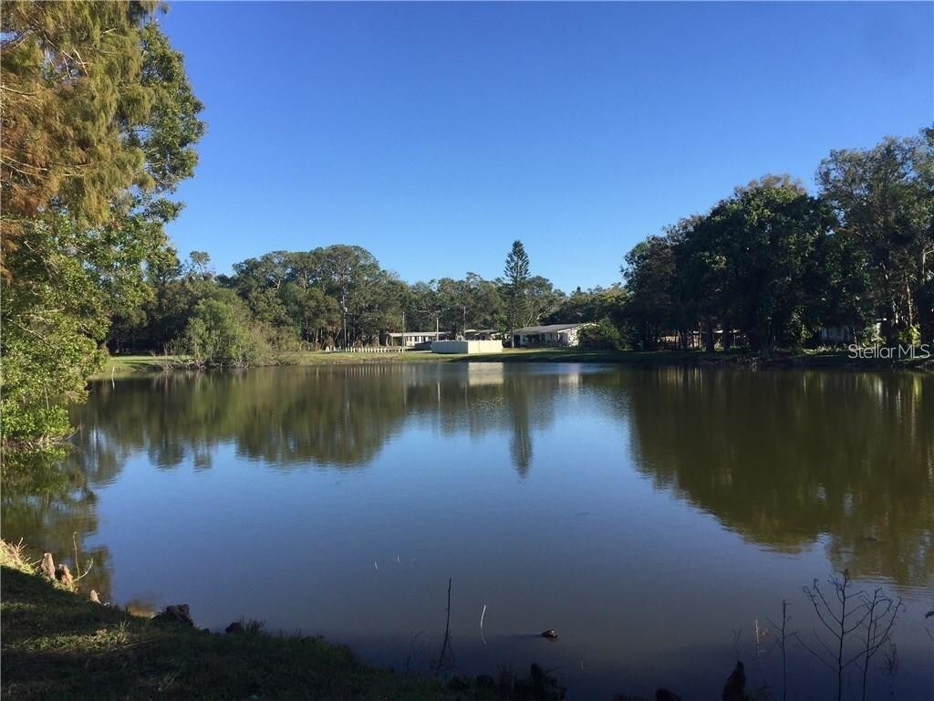 Foto del edificio - 558 Clearwater Largo Rd N