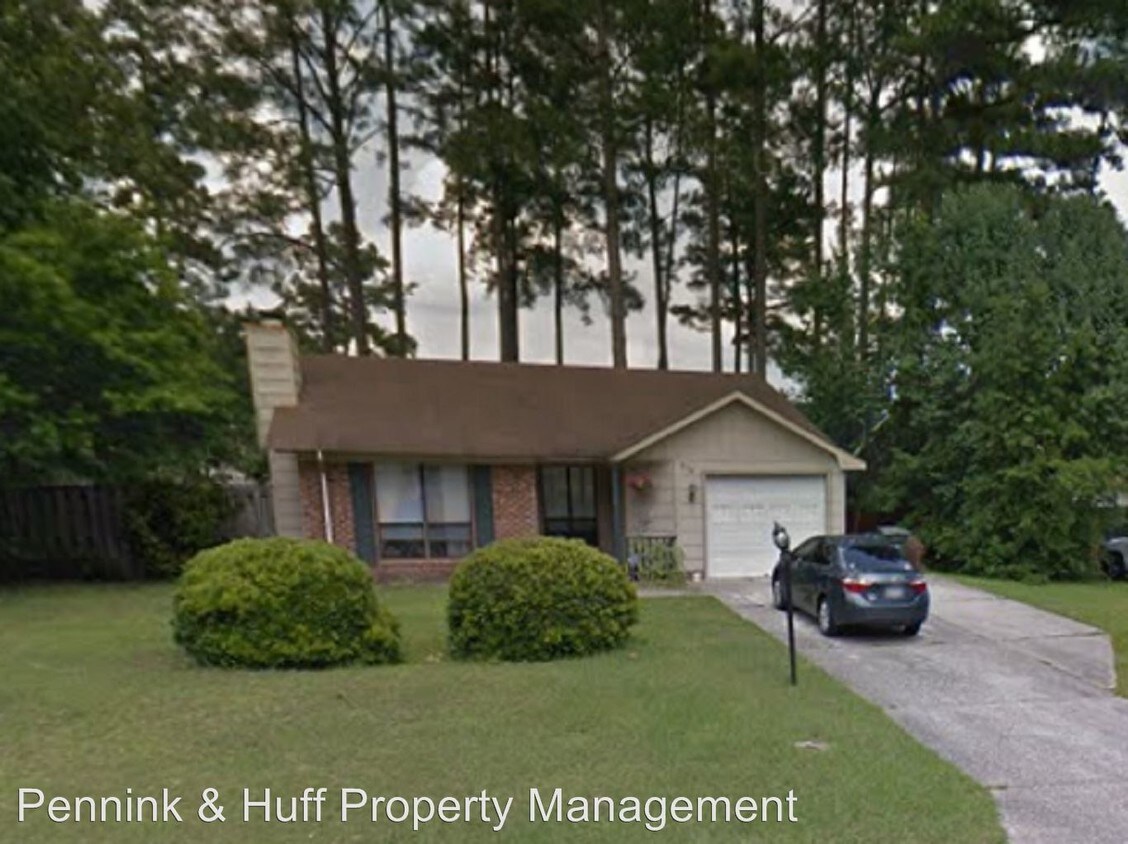 Primary Photo - 939 Rim Rd