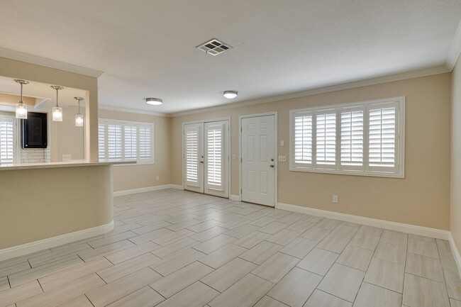 Building Photo - CONDO WITH GARAGE!