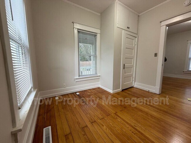 Foto del edificio - 2516 Dudley St