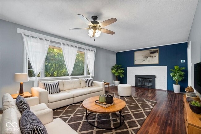 Foto del edificio - 10293 E County Rd 100 S