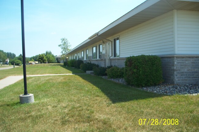 Building Photo - Knollwood Square Apartments