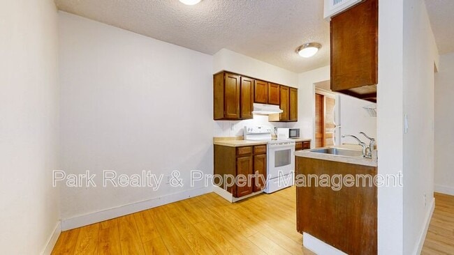 Foto del edificio - 7373 W Florida Ave