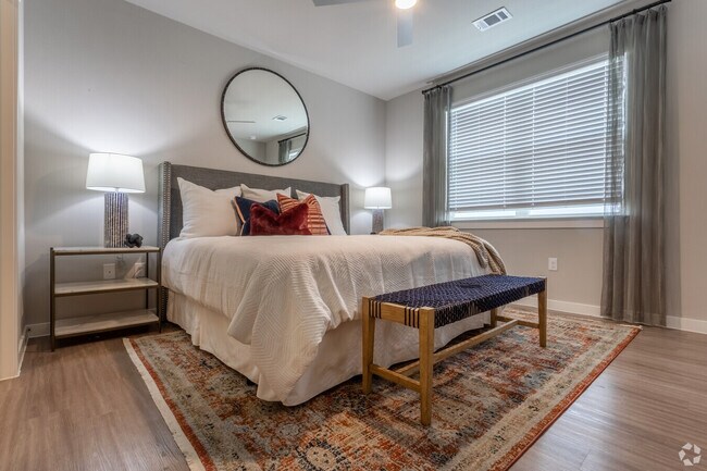 Foto del edificio - Free Living, Extra Spending – 8 Weeks Off ...